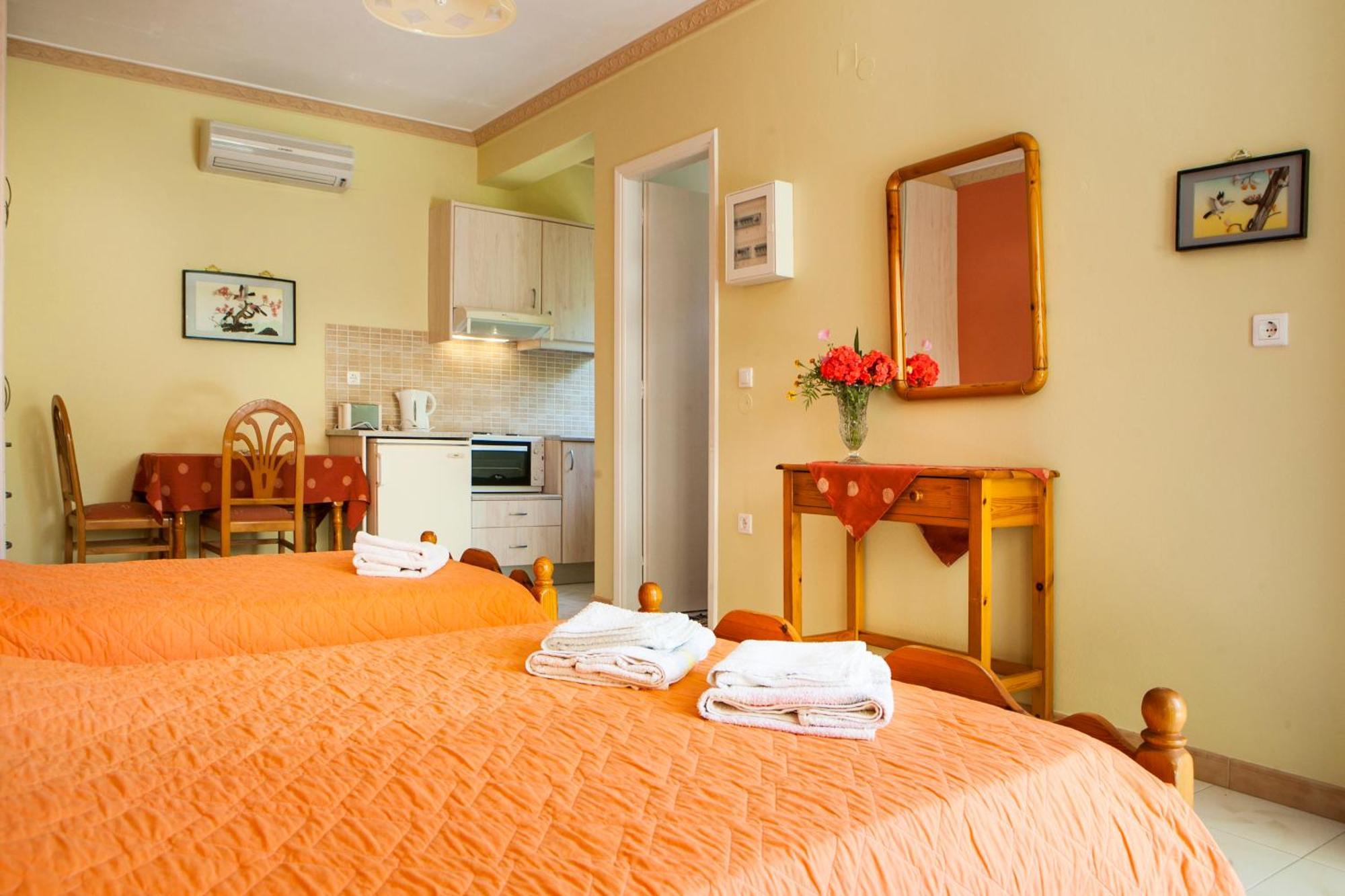 Tzivras Villa & Apartments Lassi  Habitación foto