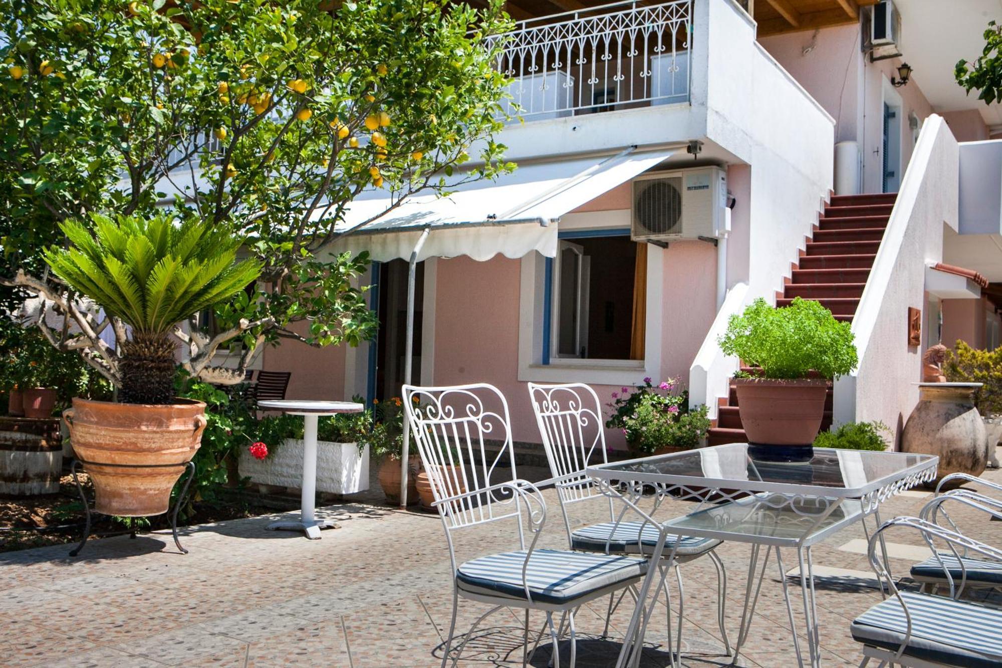 Tzivras Villa & Apartments Lassi  Habitación foto